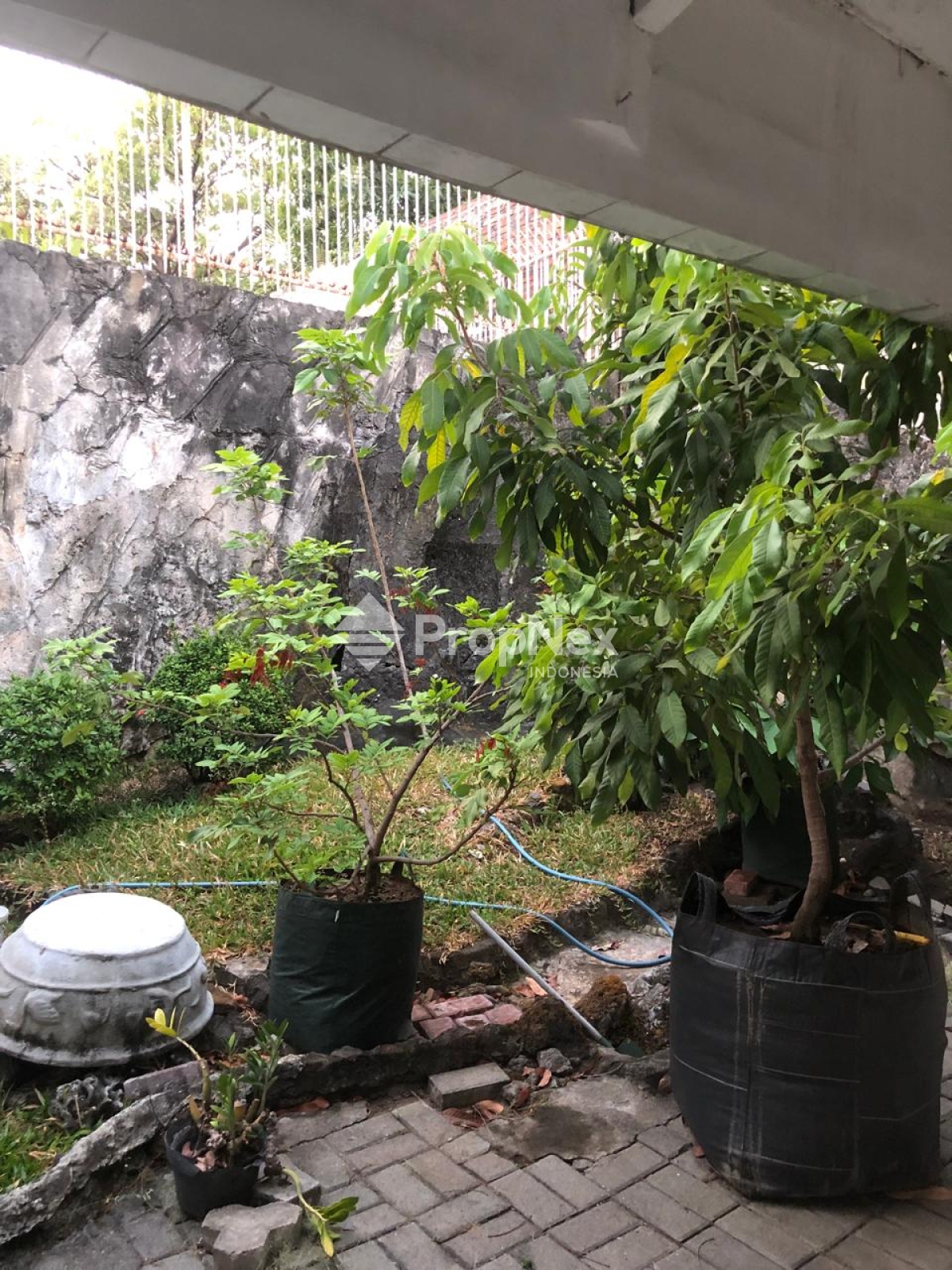 KUPANG INDAH,  Rumah Bangunan Lama perlu renovasi, Lokasi Strategis — foto 9